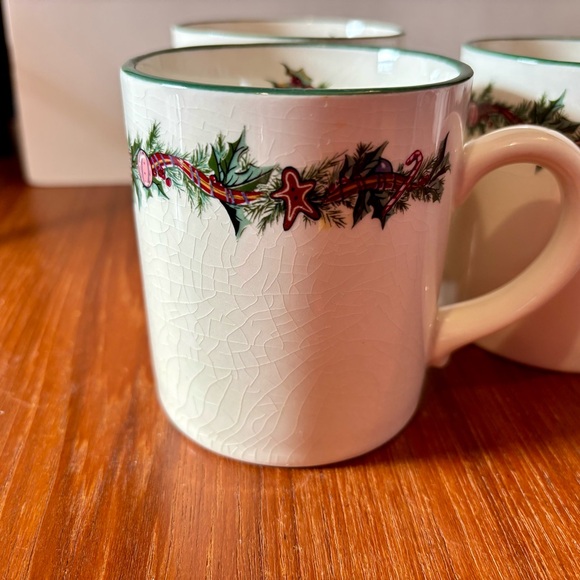🎄 7 O’Tannenbaum mugs for Christmas from The Cellar at Macys Cream with greenery - Picture 4 of 8